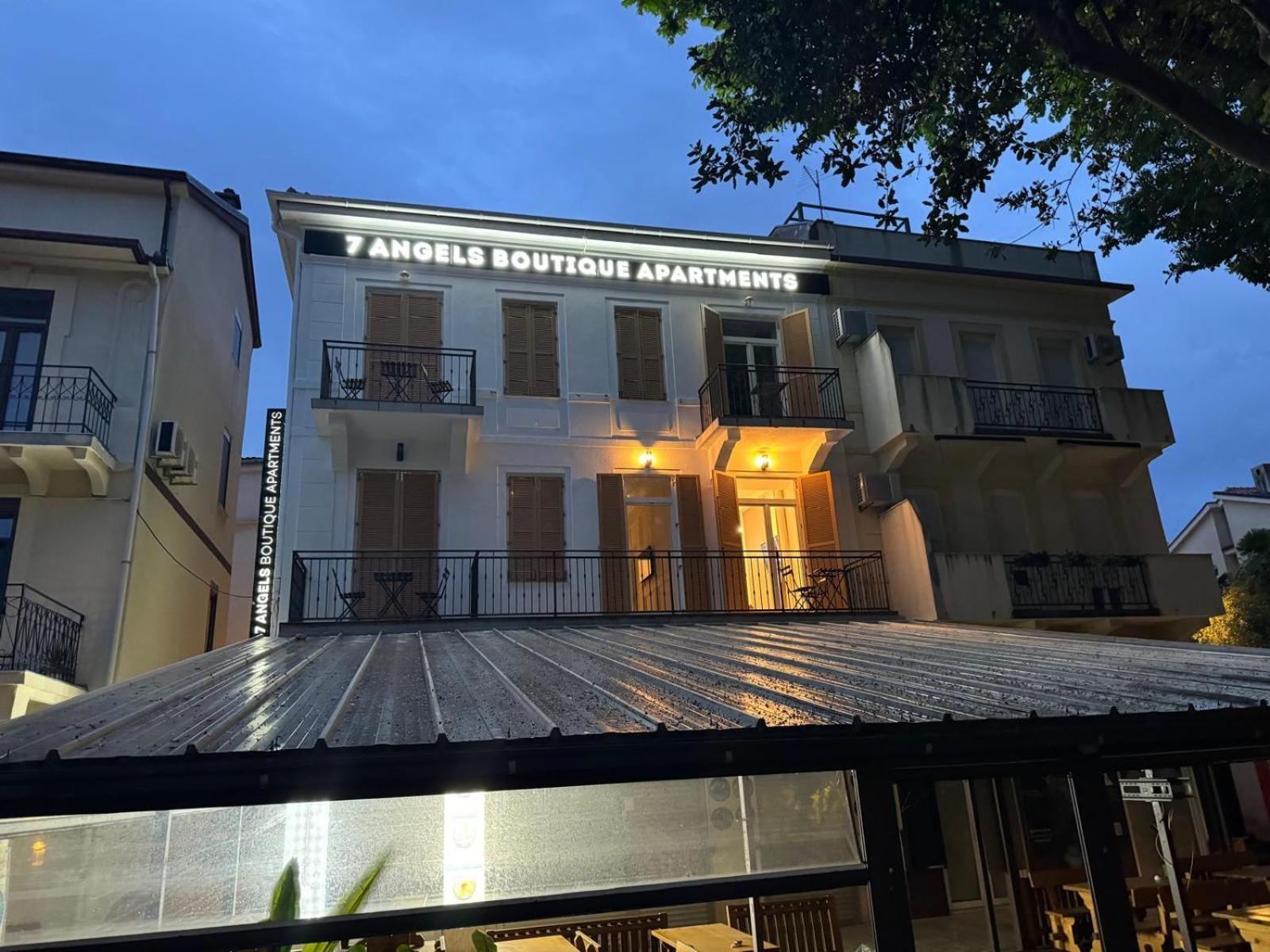 Boutique Apartments "7 Angels" ツリクヴェニツァ エクステリア 写真