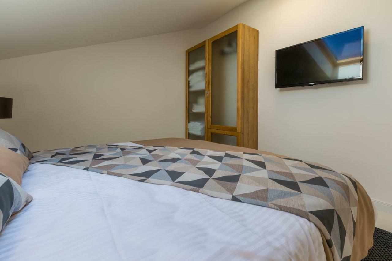 Boutique Apartments "7 Angels" ツリクヴェニツァ エクステリア 写真